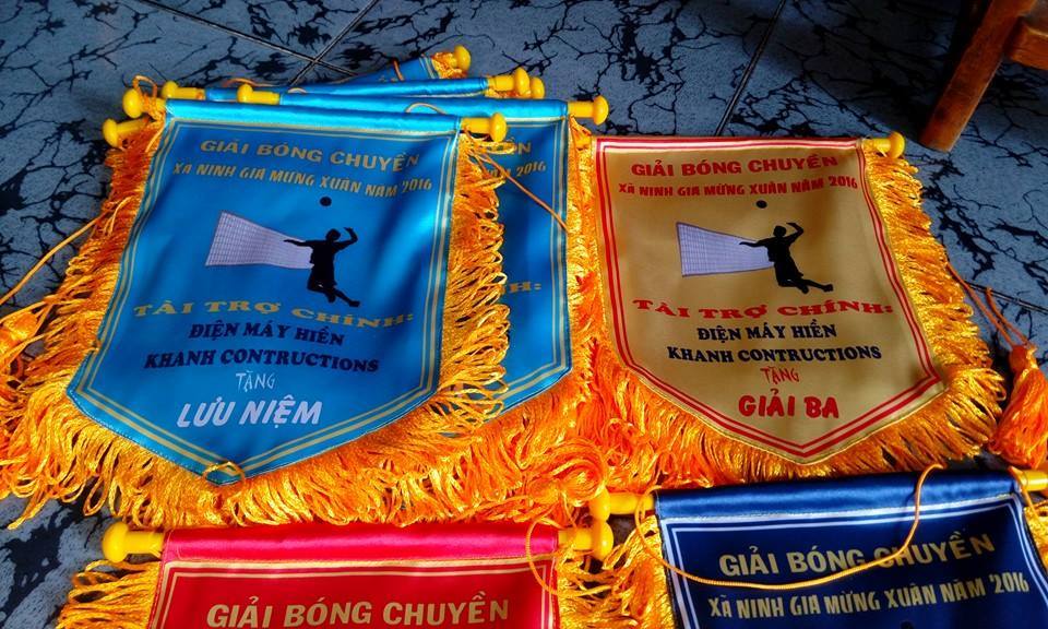 Làm cờ lưu niệm