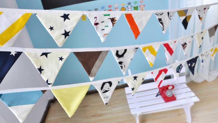 Cờ Dây Tam Giác Quảng Cáo – Xưởng In Cờ HOÀNG GIA Hà Nội