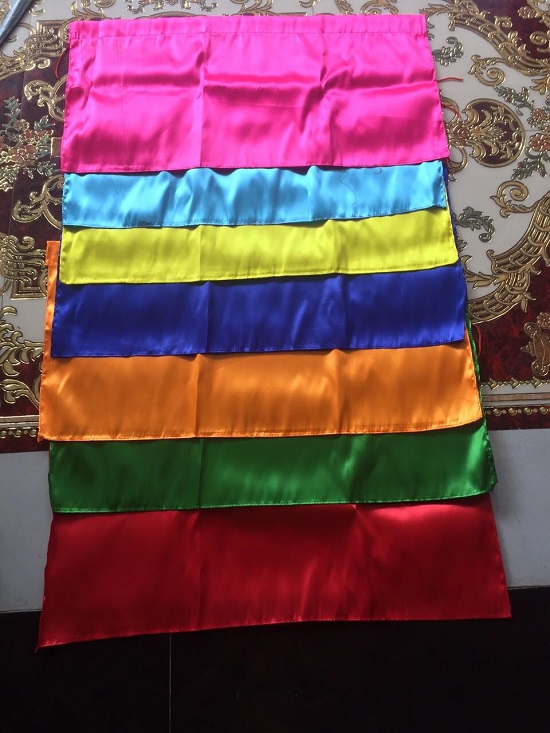 Cờ Chuối Là Cờ Gì? Ý Nghĩa, Công Dụng & Nơi In Cờ Chuối Đẹp – Xưởng In Cờ HOÀNG GIA