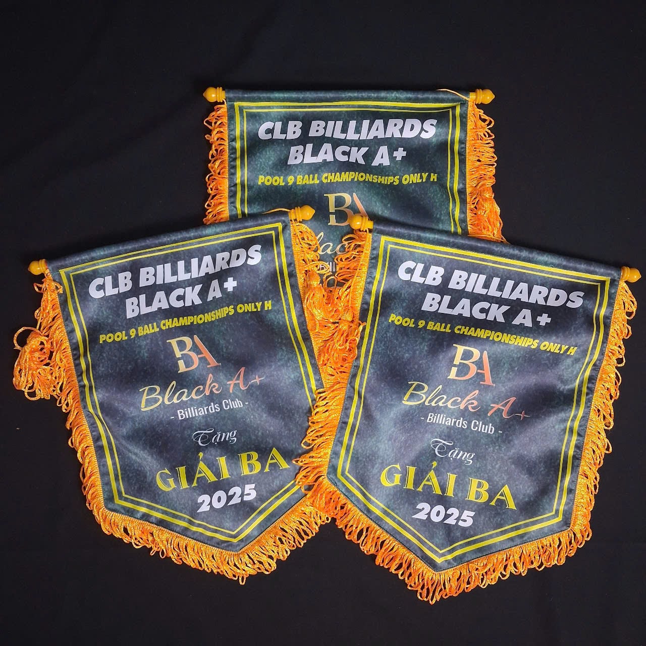 In cờ lưu niệm tại Hà Nội