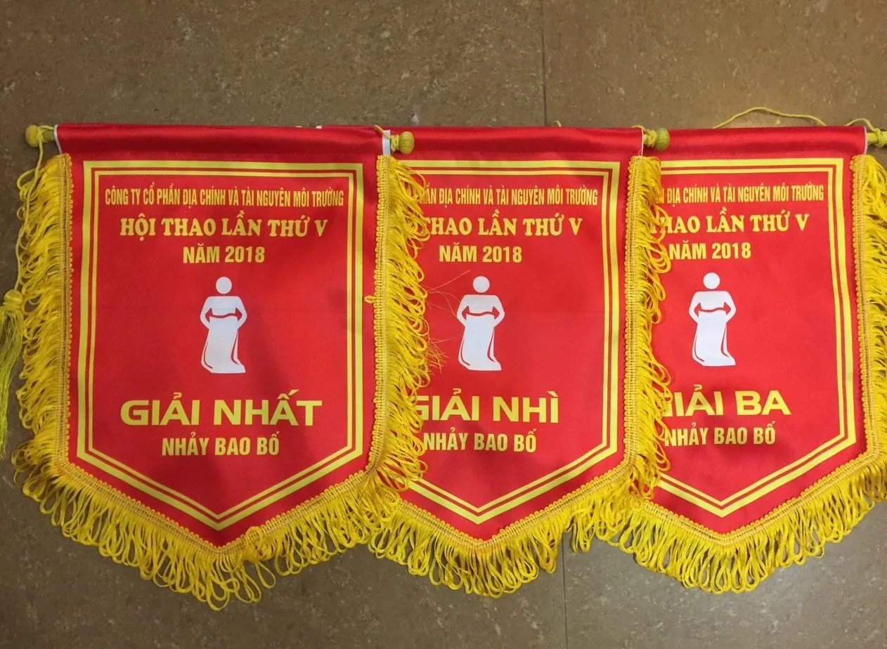 Cờ lưu niệm cuộc thi