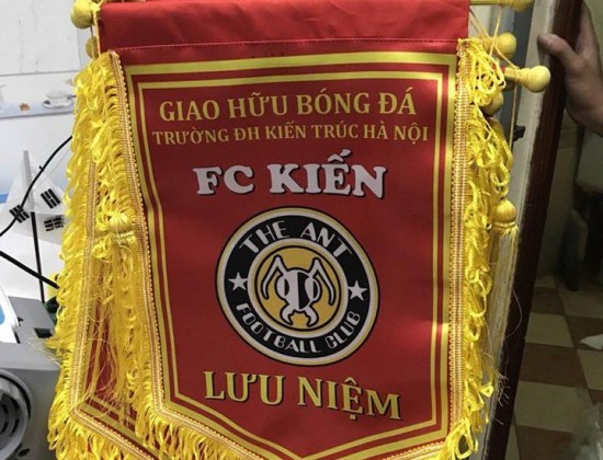 Làm cờ lưu niệm