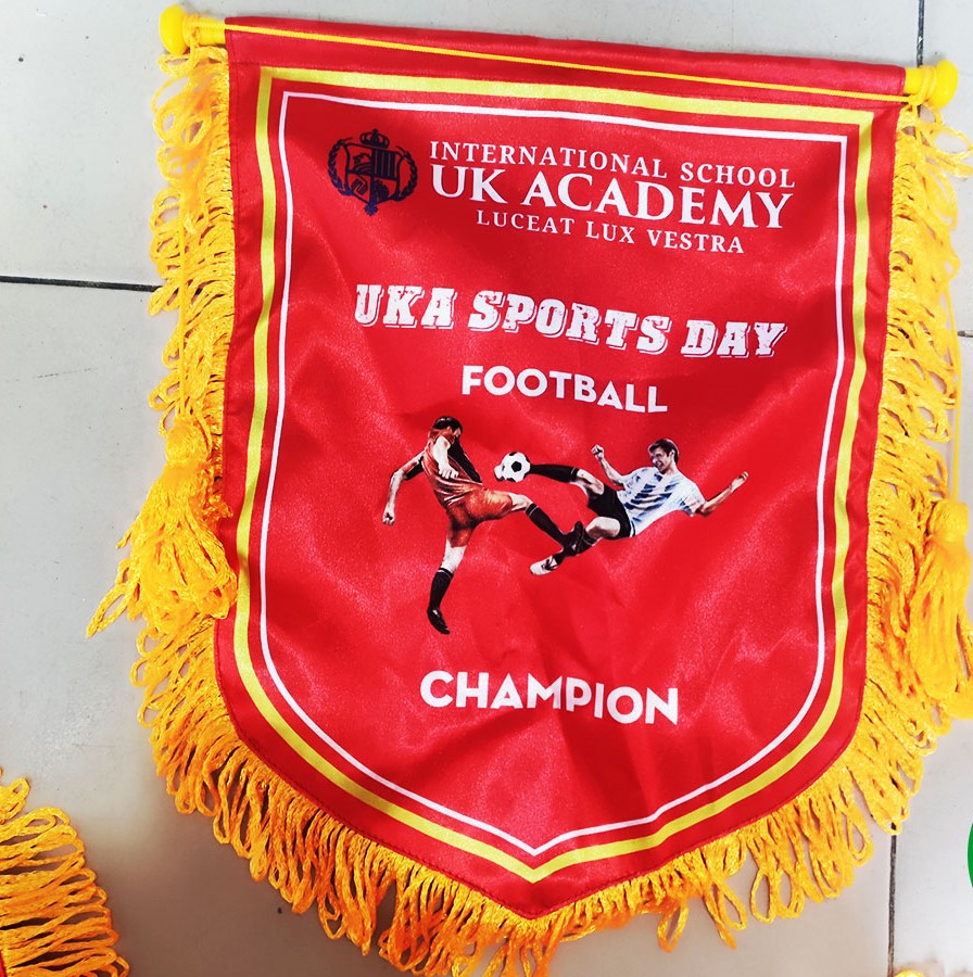 Làm cờ lưu niệm bóng đá