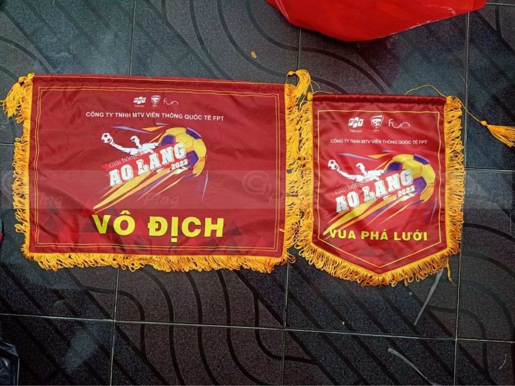 In cờ lưu niệm tại Hà Nội