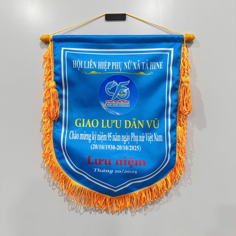 Cờ lưu niệm dân vũ