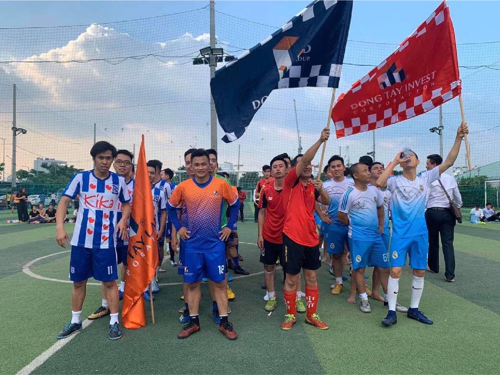 In cờ đội bóng