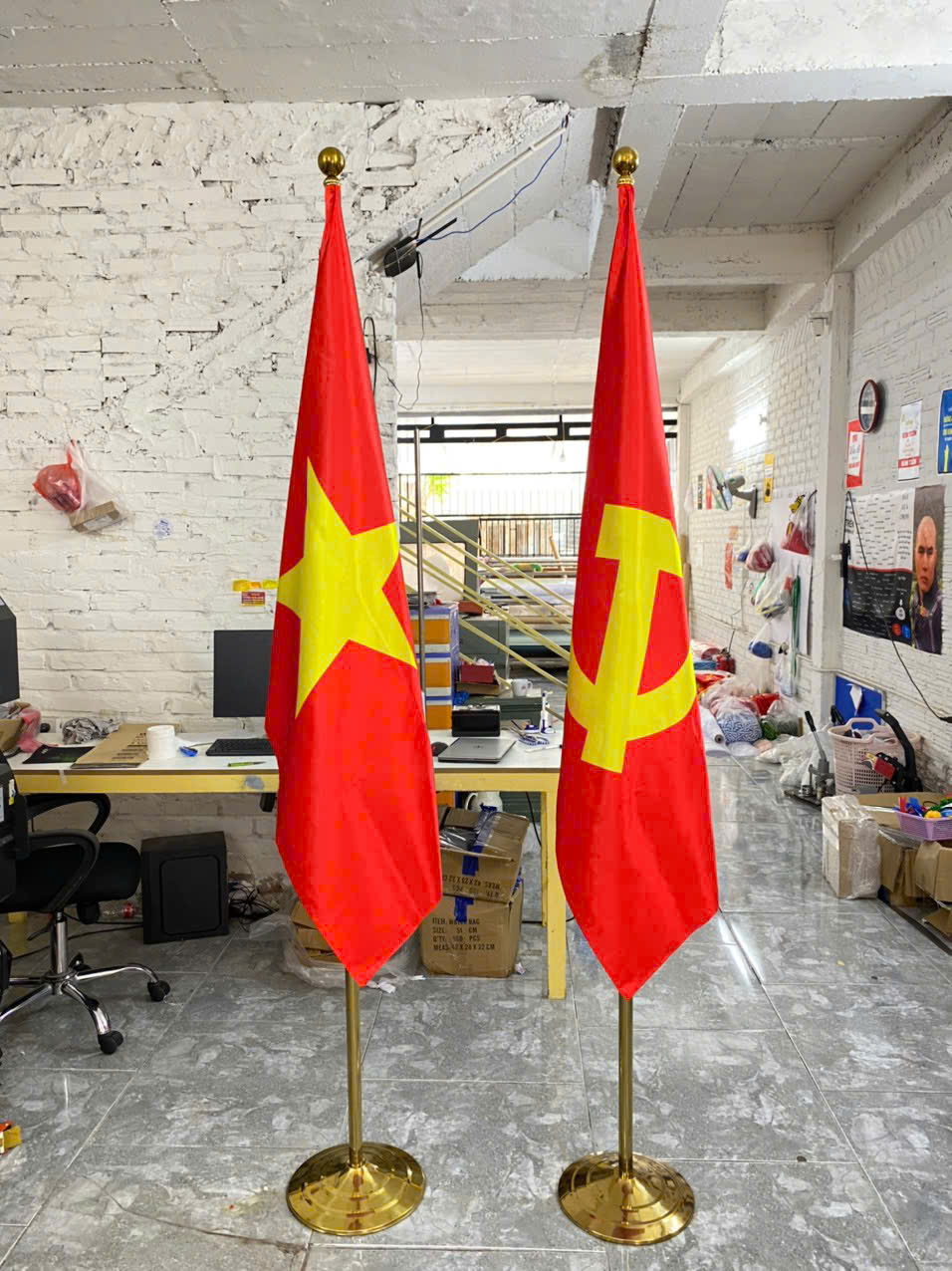 Cờ Đảng Treo Phòng Họp Chuẩn – Xưởng In Cờ HOÀNG GIA Hà Nội