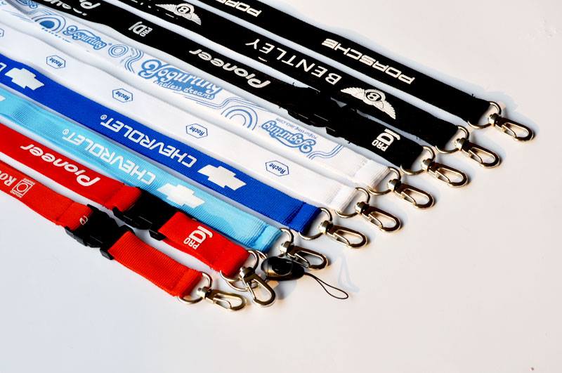 Dây đeo thẻ có móc cần gạt