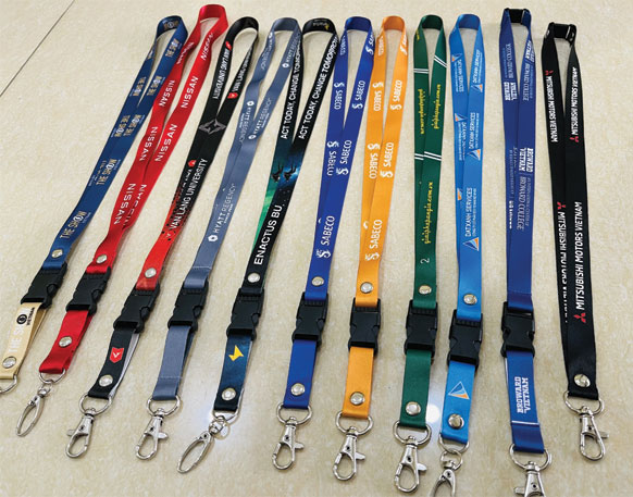 Đặt lanyard