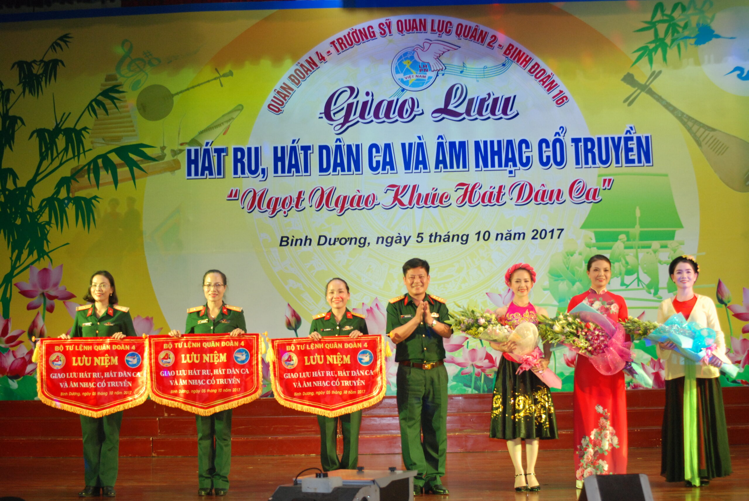 Cờ lưu niệm văn nghệ