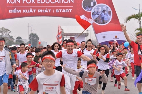 Băng rôn đeo đầu sự kiện ngoài trời