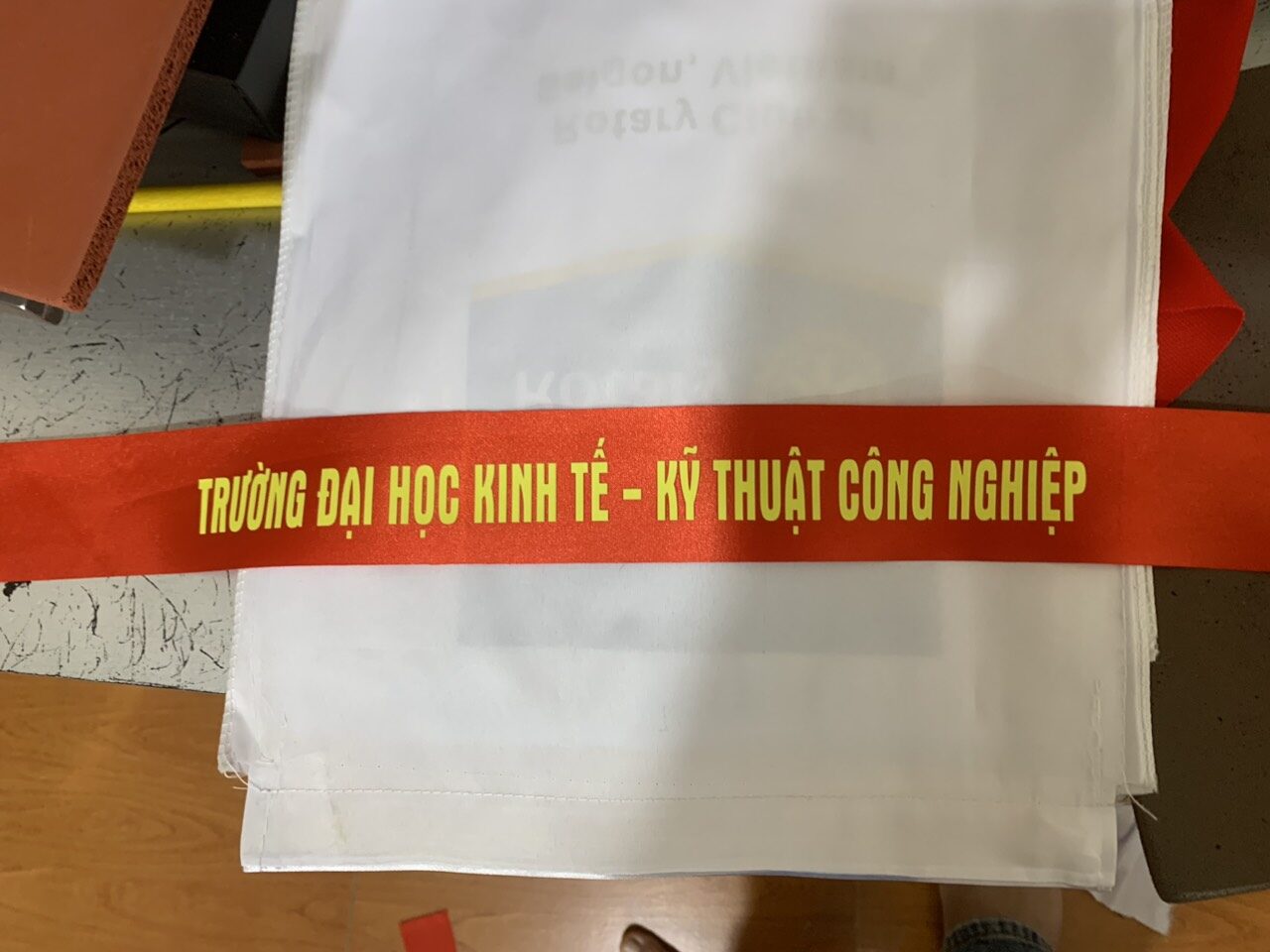 Băng rôn đeo đầu theo yêu cầu