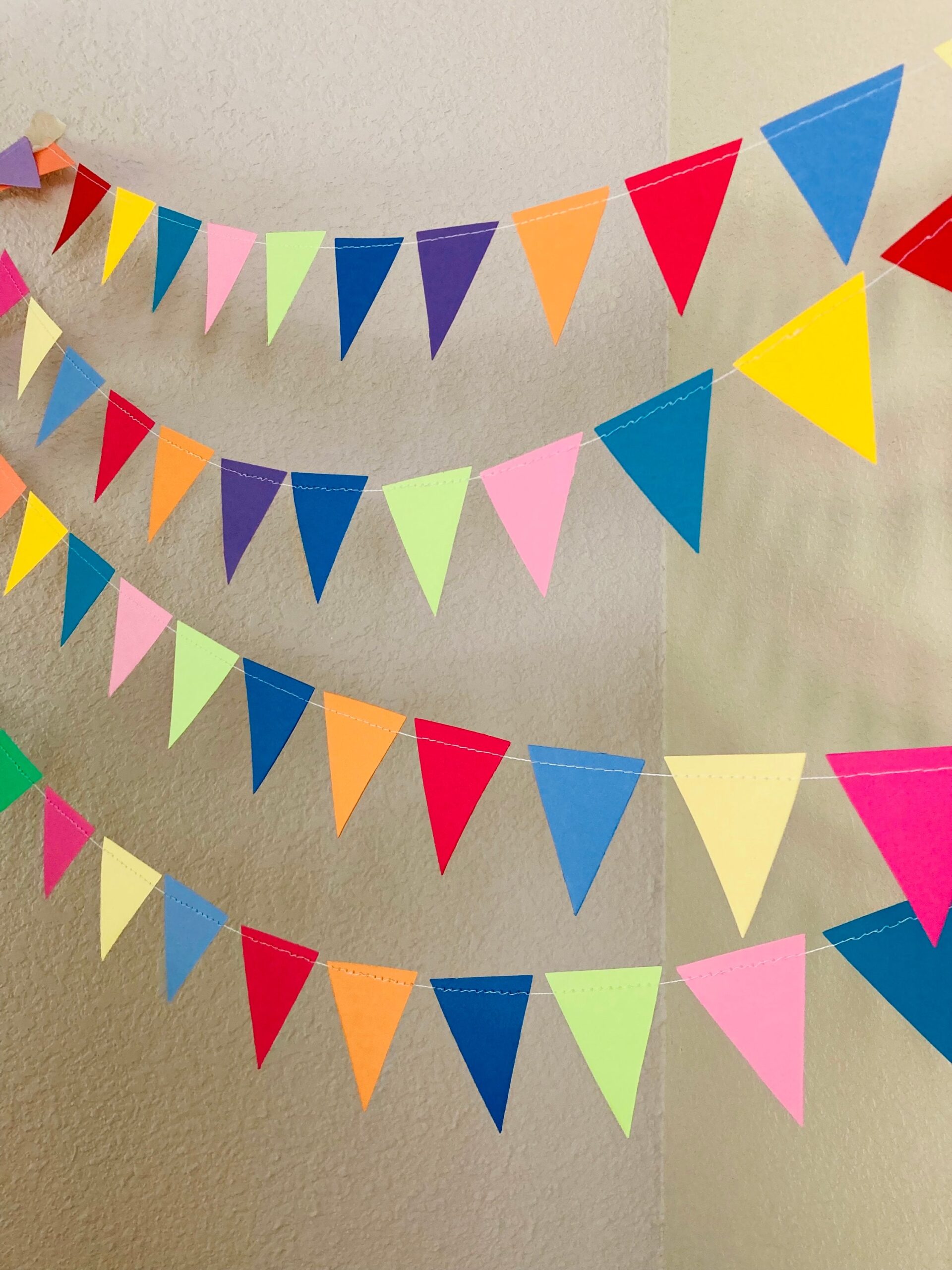 CỜ DÂY TAM GIÁC NHIỀU MÀU – XƯỞNG IN CỜ HOÀNG GIA HÀ NỘI