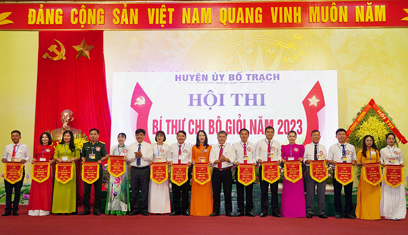 Cờ lưu niệm hội thi bí thư chi bộ giỏi