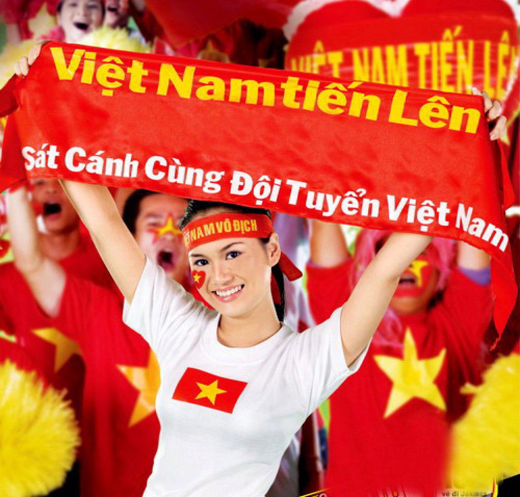Băng rôn đeo đầu ủng hộ Việt Nam