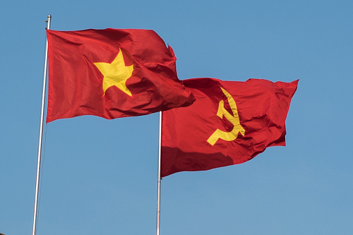 Cờ Đảng Giá Bao Nhiêu - Xưởng In Cờ HOÀNG GIA Tại Hà Nội