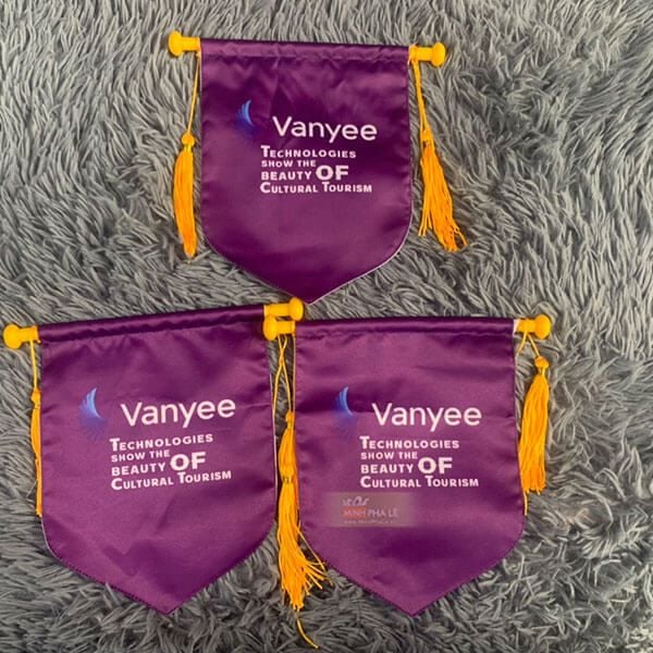 Báo giá cờ lưu niệm