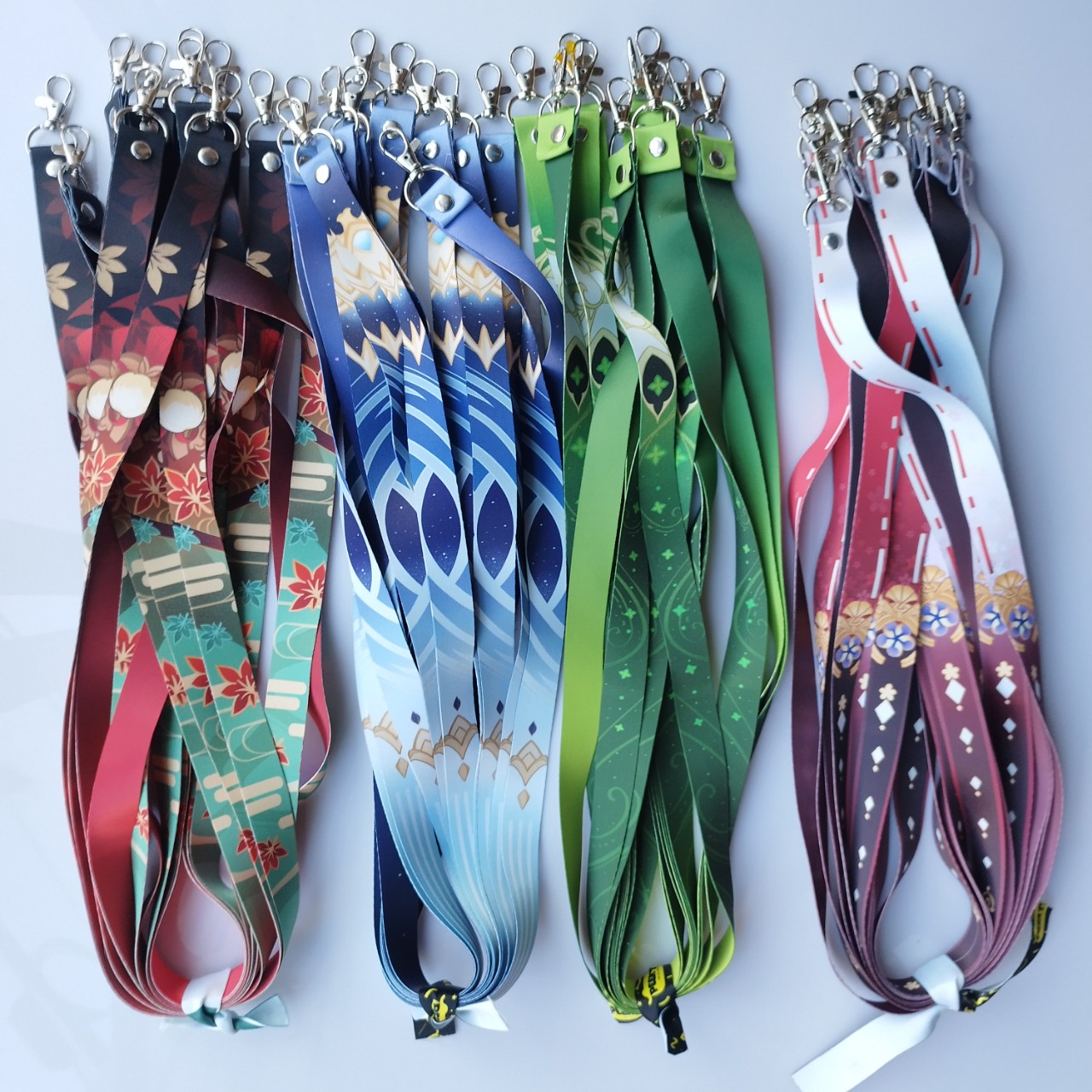 Dây đeo thẻ có giọt nước