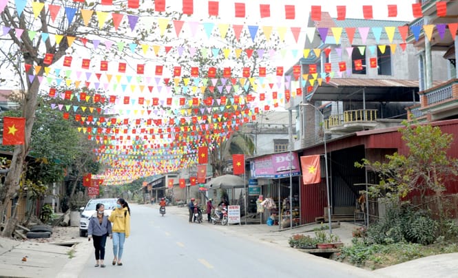 Cờ dây tam giác trang trí hội chợ – Xưởng in cờ HOÀNG GIA Hà Nội