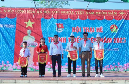 Cờ lưu niệm hội trại hè