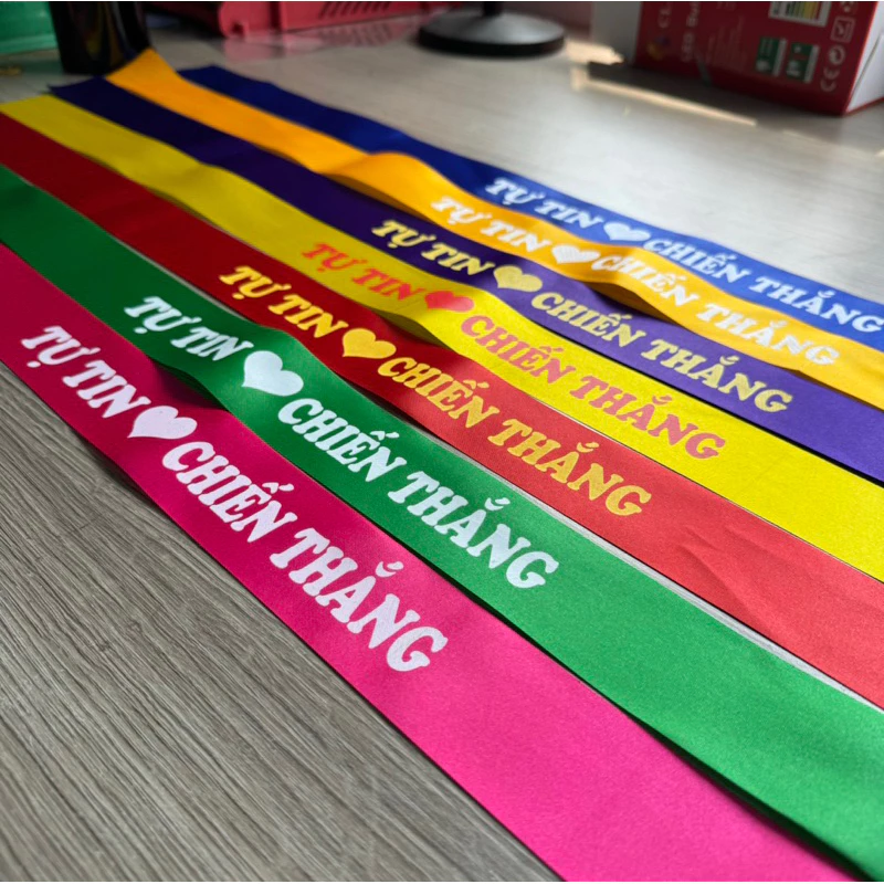 Giá băng rôn đeo đầu