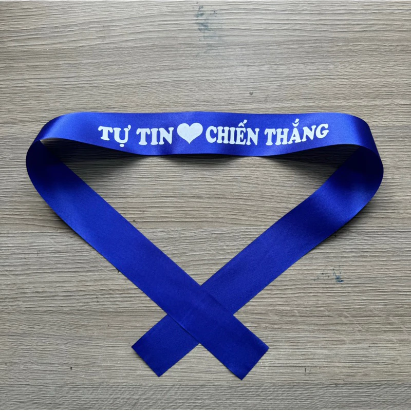 Giá in băng rôn đeo đầu