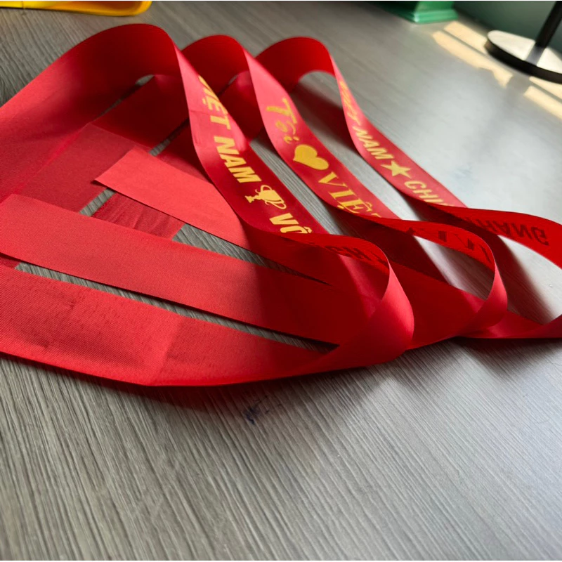 Băng rôn đeo đầu in chữ