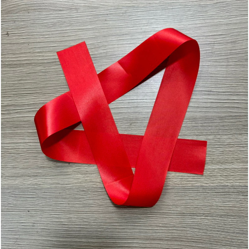 Băng rôn đeo đầu sự kiện khai trương