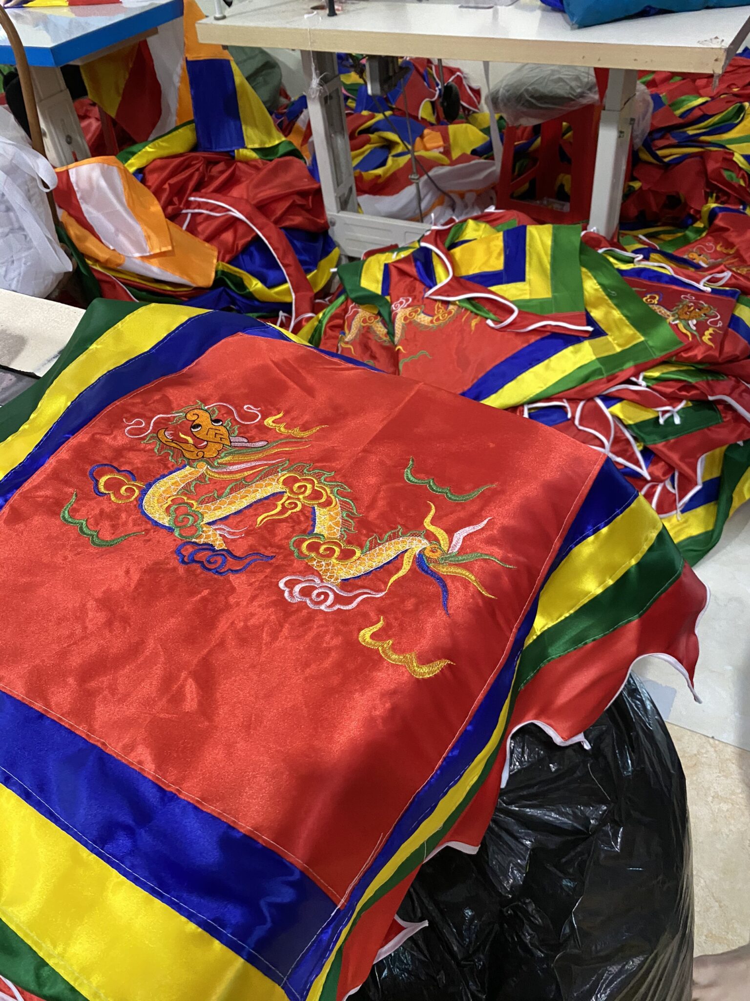 Cờ Thần Thủ Công Tinh Xảo Chuẩn Truyền Thống - Xưởng In Cờ HOÀNG GIA Hà Nội