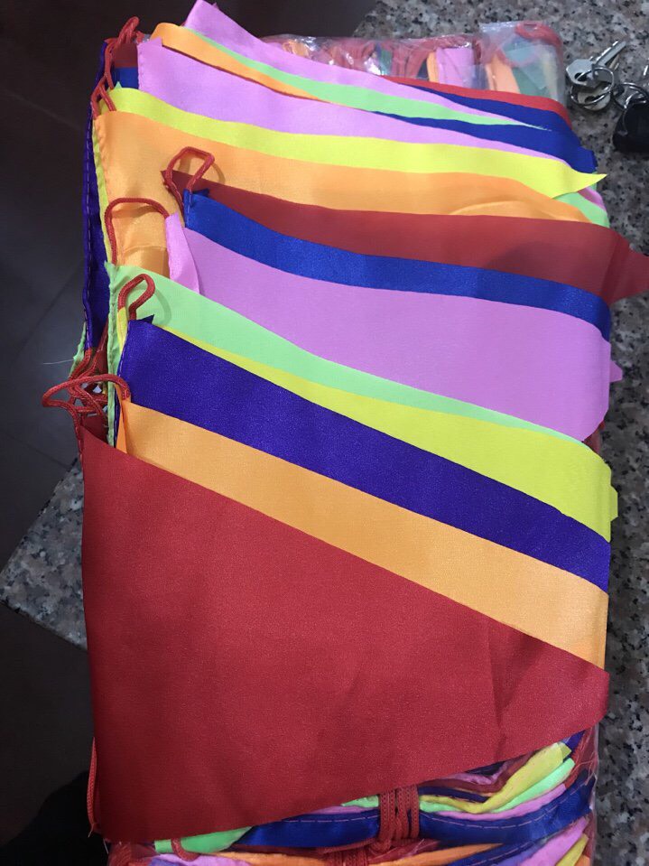 Cờ dây tam giác nhiều màu sắc – Xưởng in cờ HOÀNG GIA Hà Nội