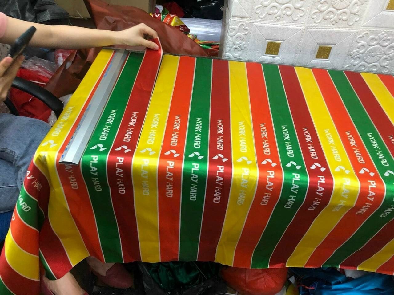 Băng rôn đeo đầu sự kiện