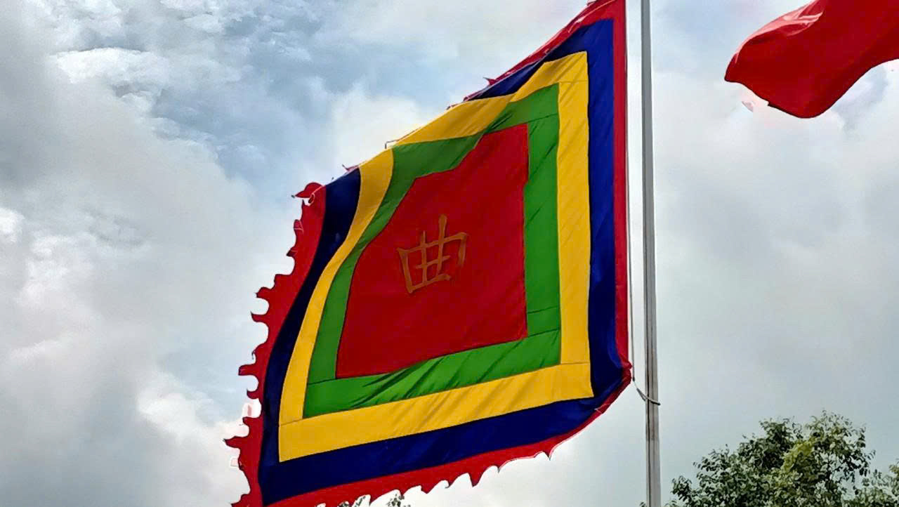 Mua Cờ Thần Giá Rẻ – Xưởng In Cờ HOÀNG GIA Hà Nội Uy Tín