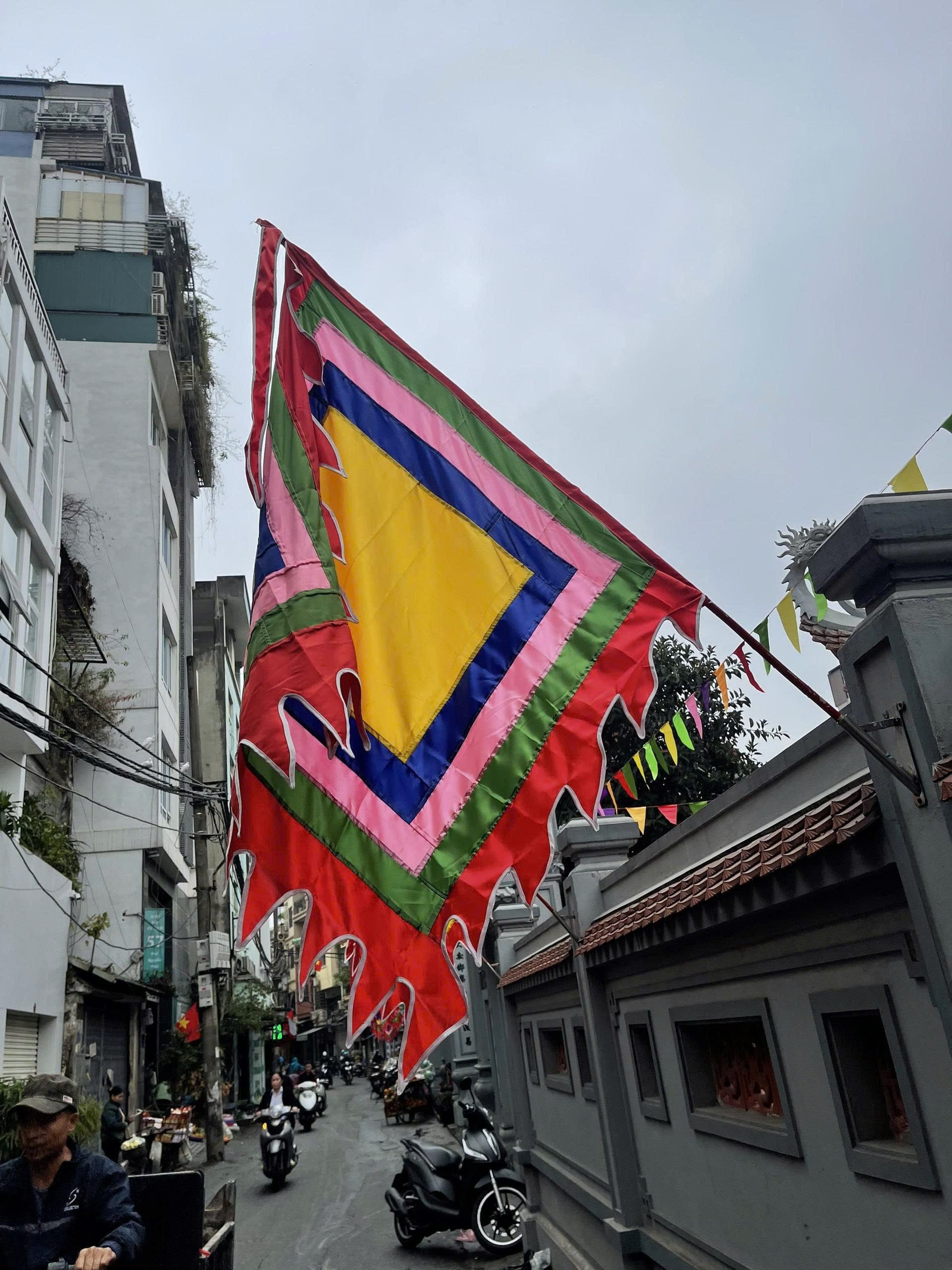 Cờ Thần Tam Giác – Xưởng In Cờ HOÀNG GIA Hà Nội