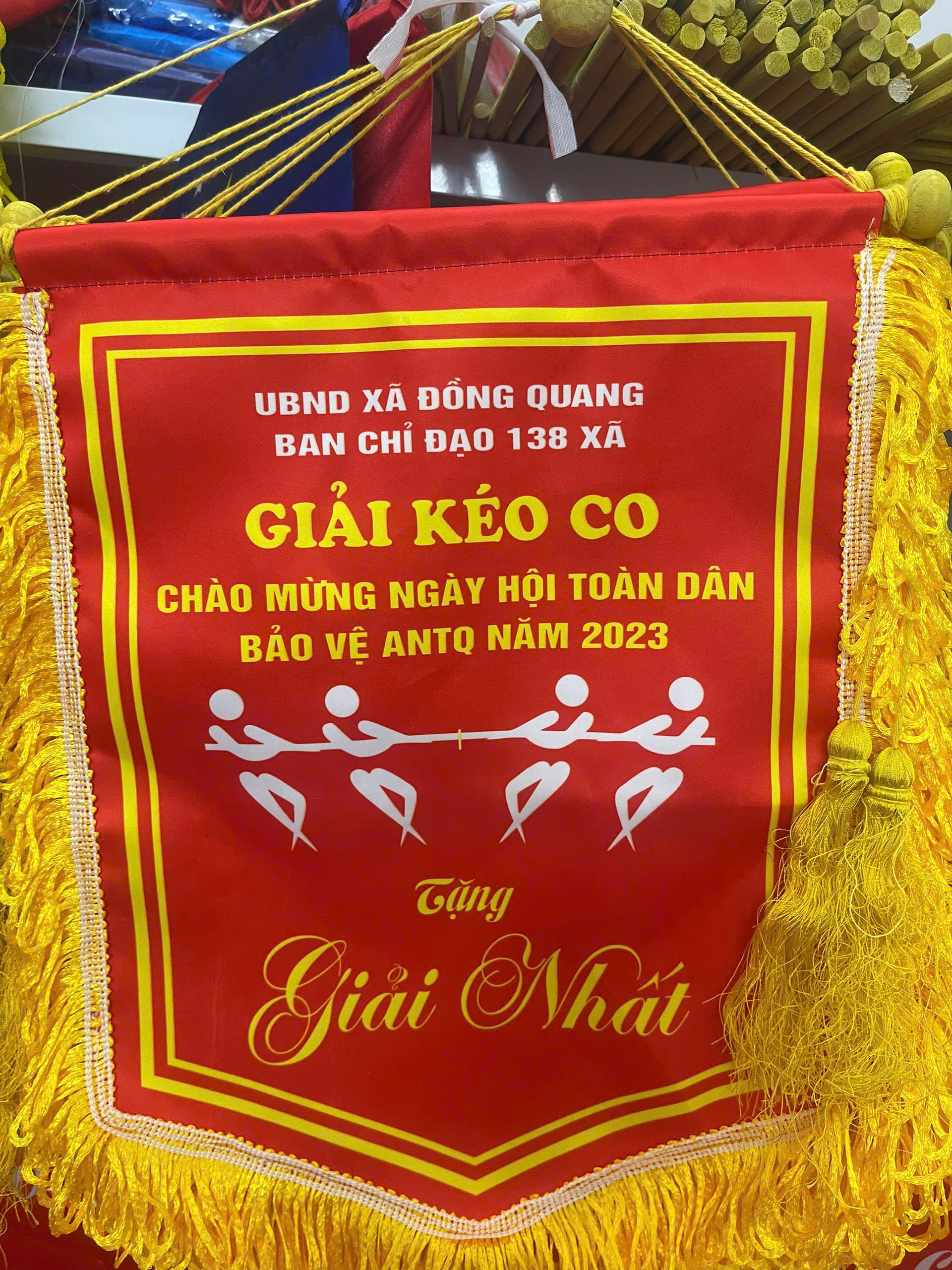 Cờ lưu niệm kéo co