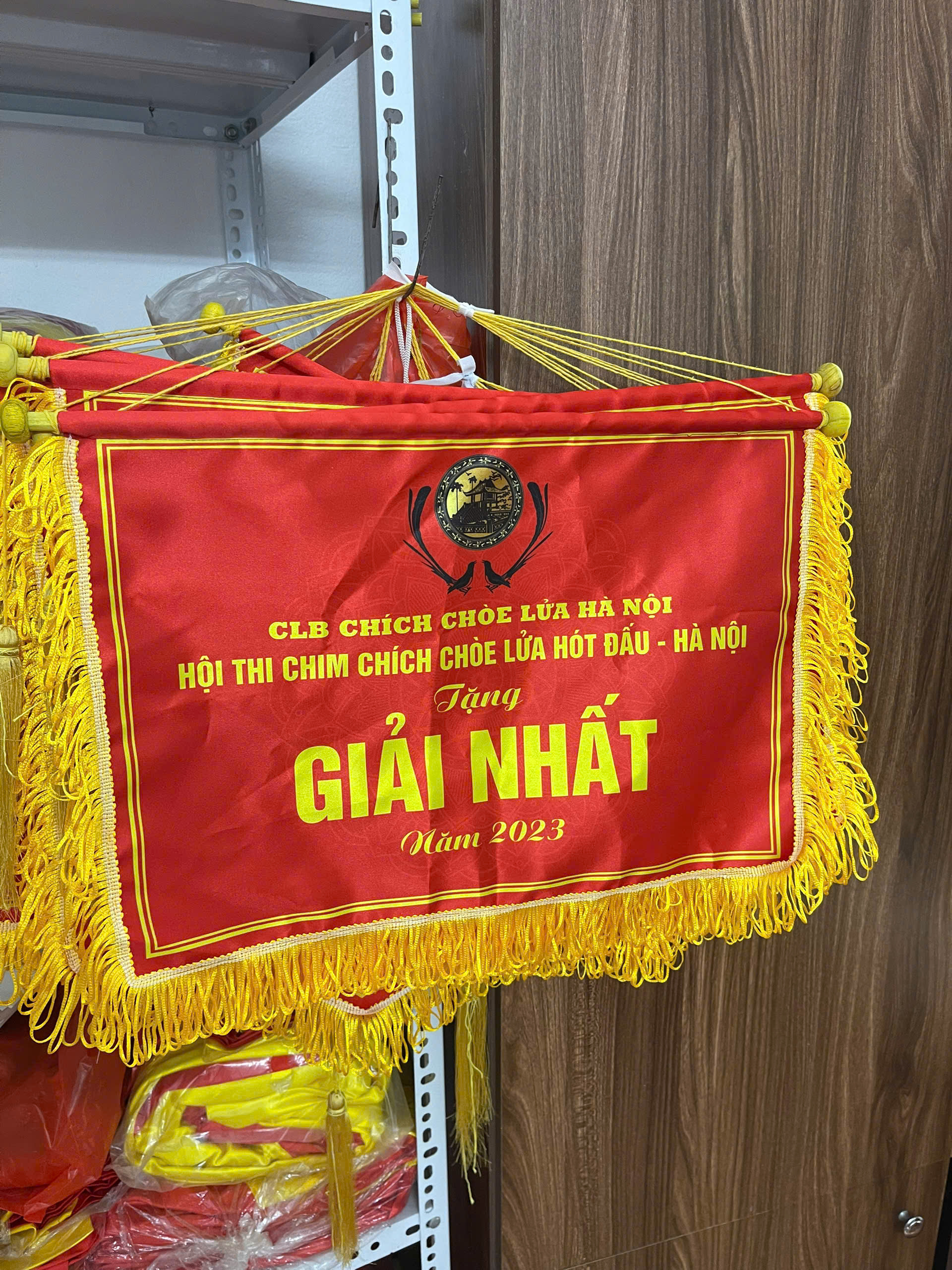 Cờ lưu niệm cuộc thi