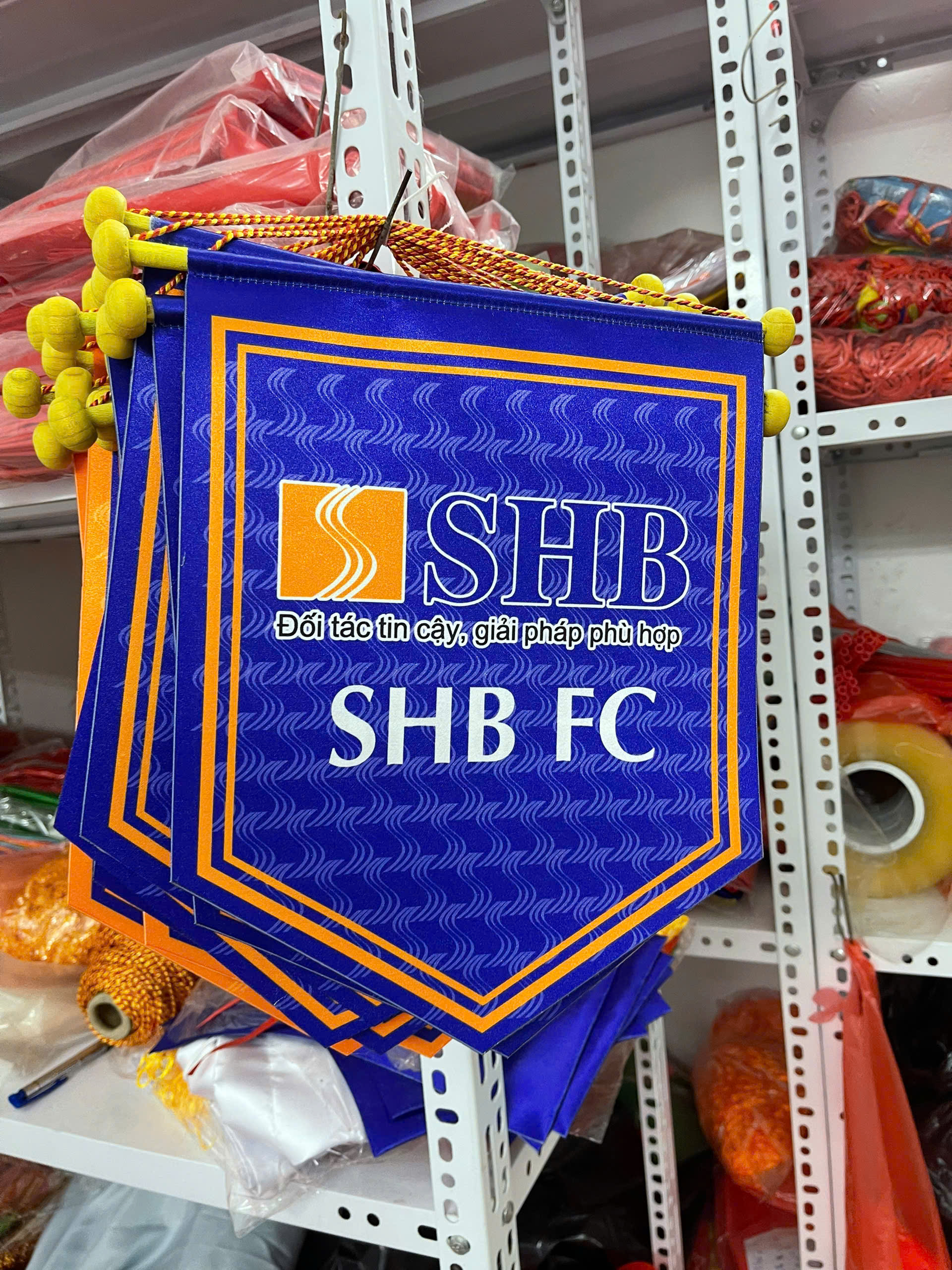 Cờ lưu niệm giá