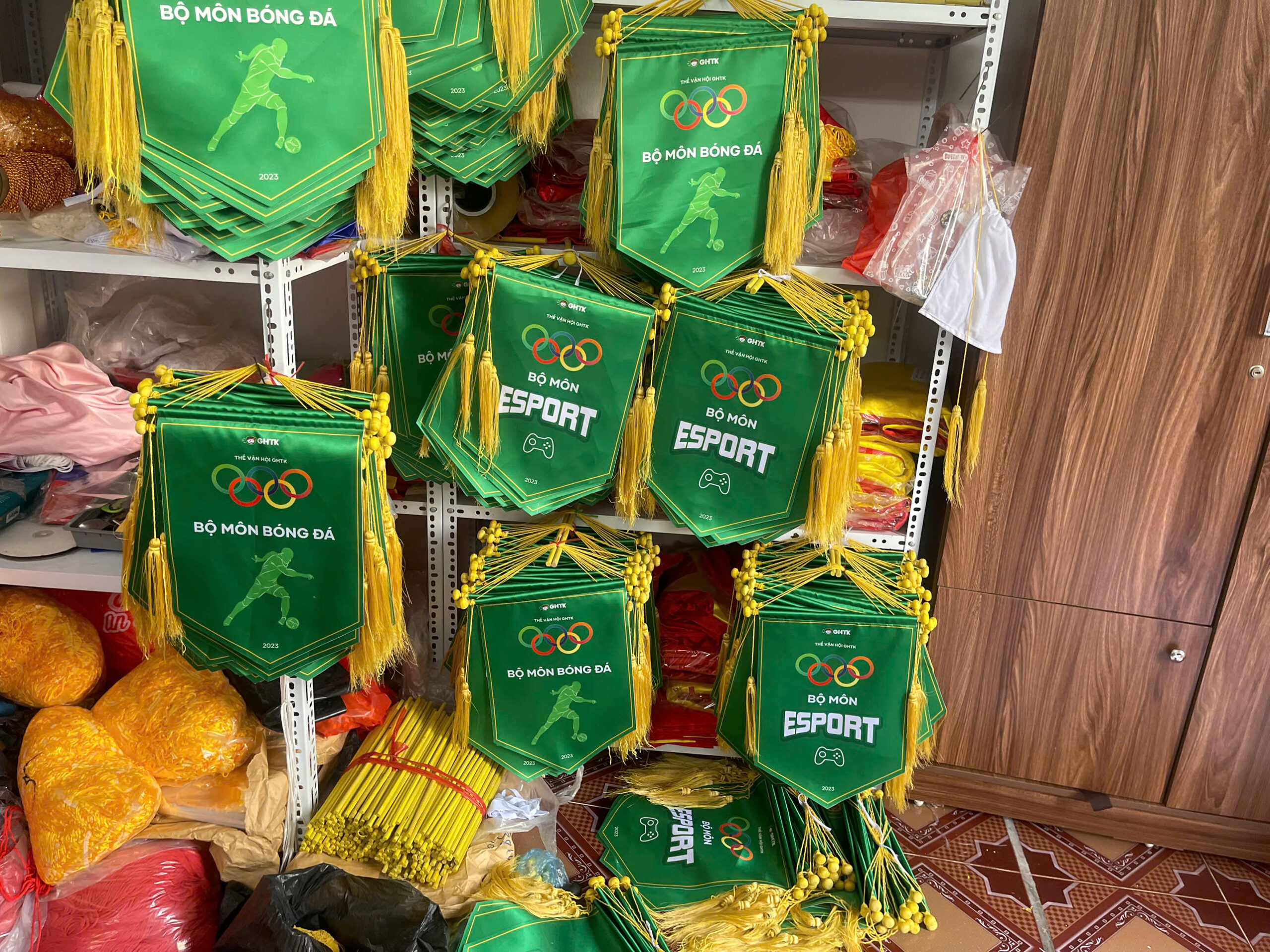 In cờ lưu niệm cần thơ