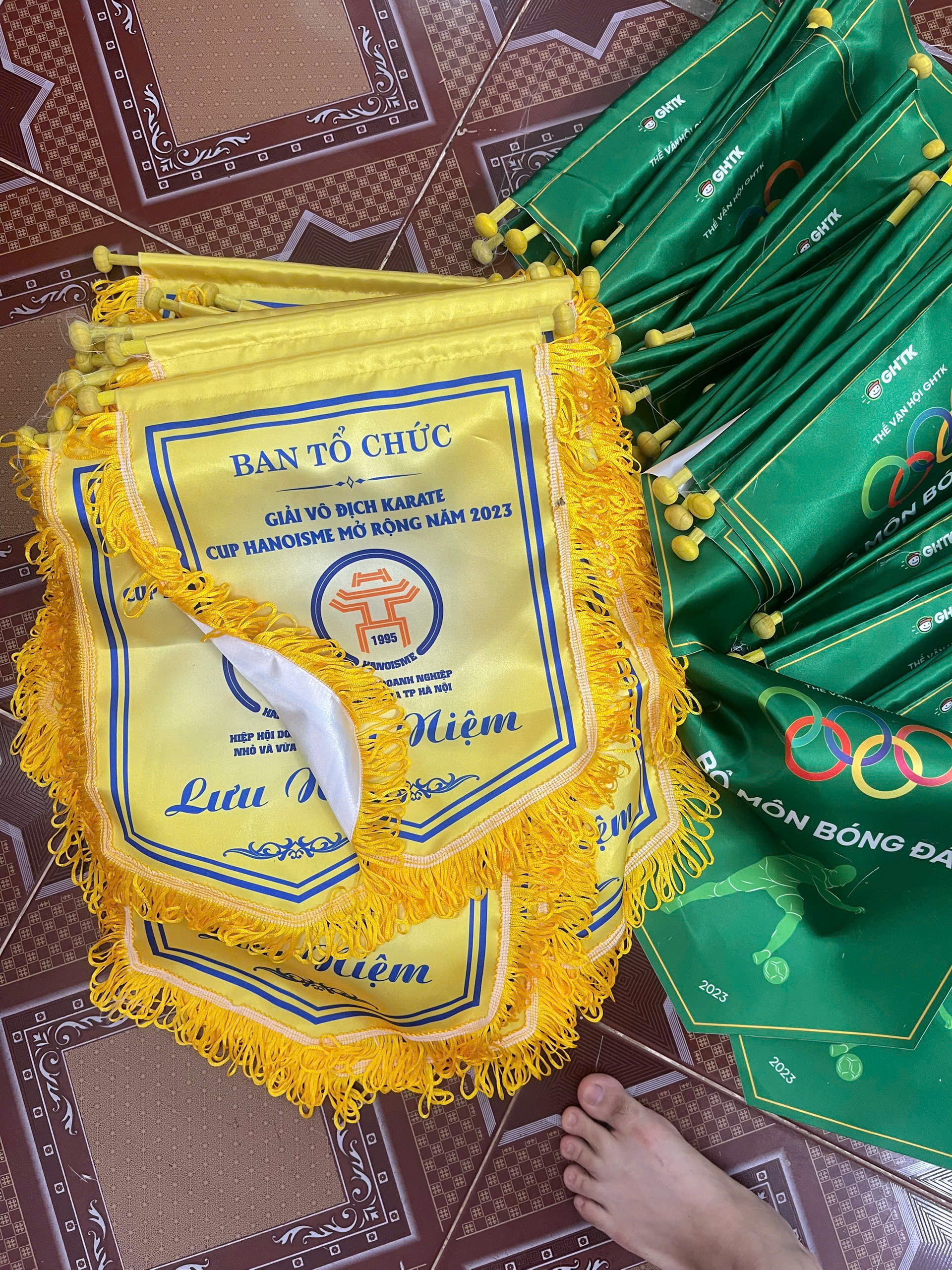 Cờ lưu niệm giá