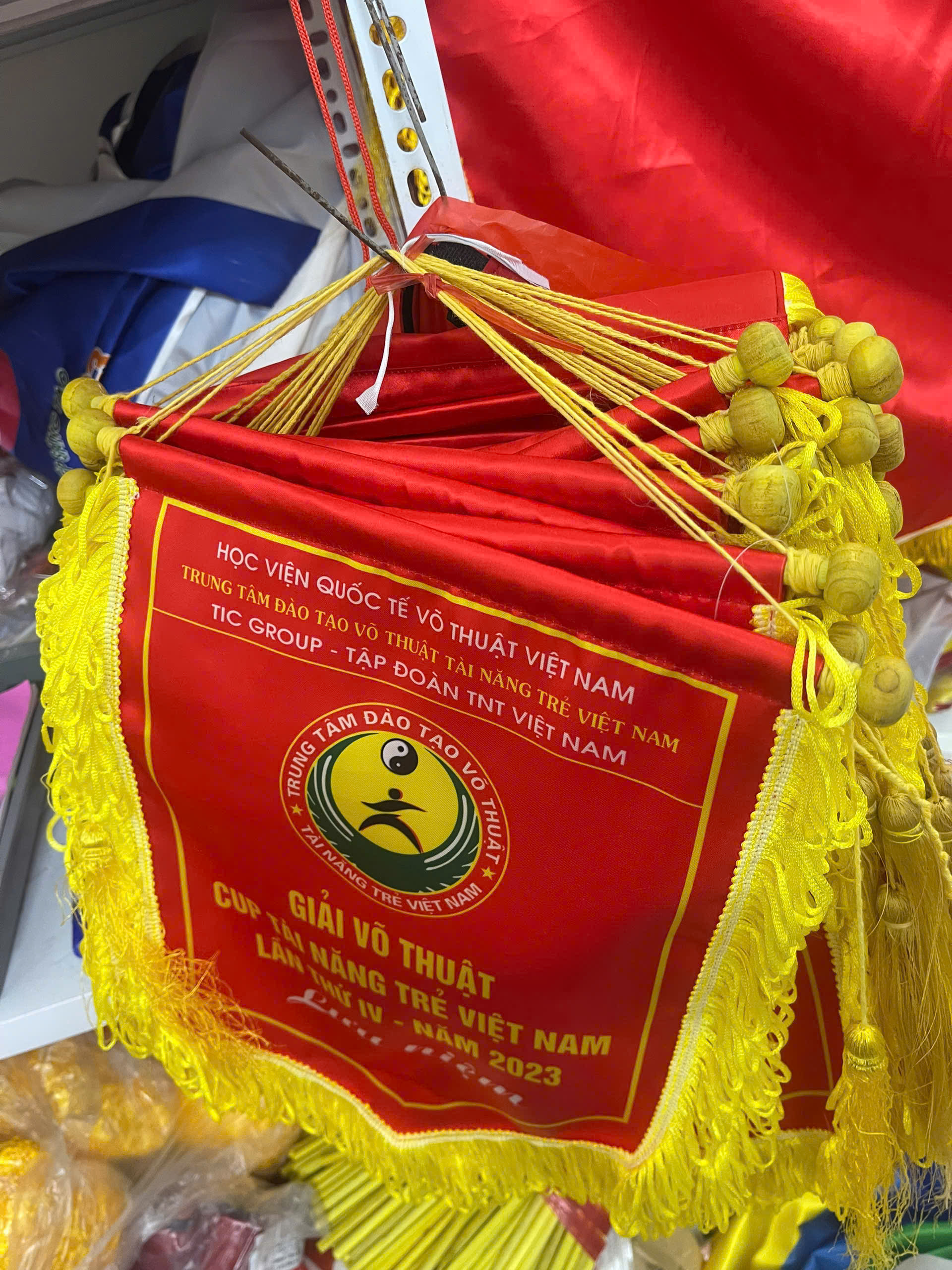 Cờ lưu niệm để bàn