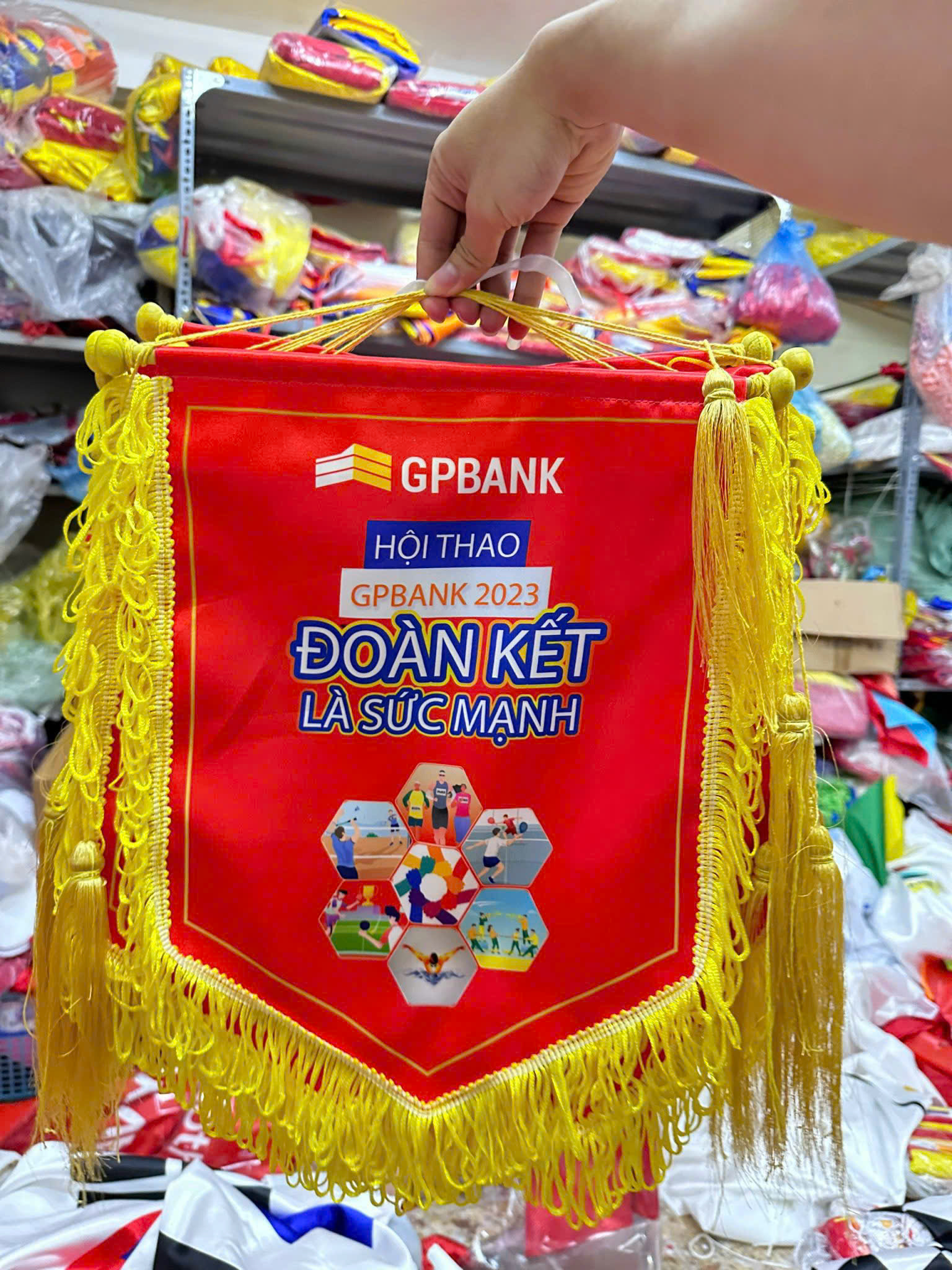 In cờ lưu niệm cần thơ