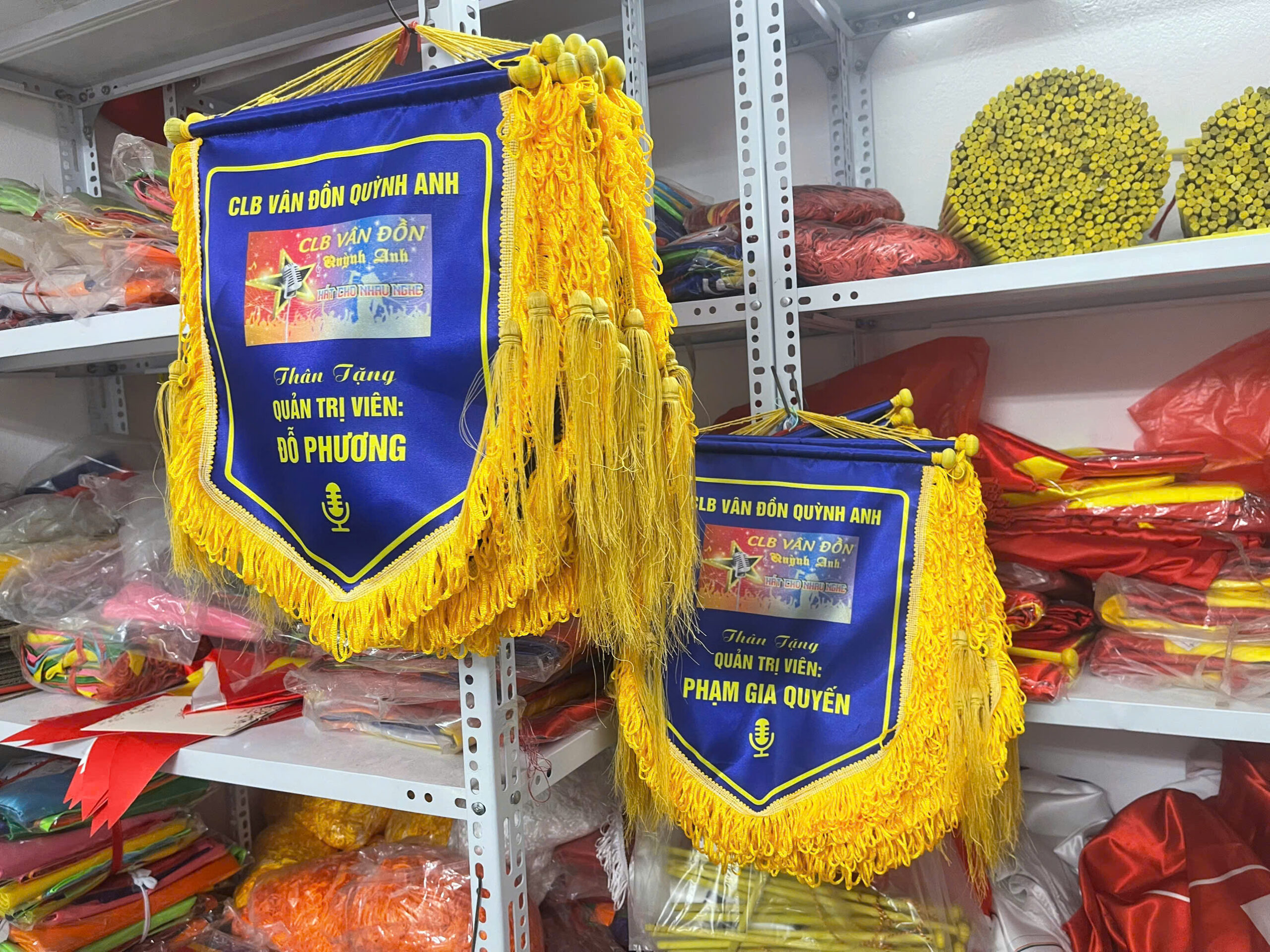 Cờ lưu niệm dân vũ