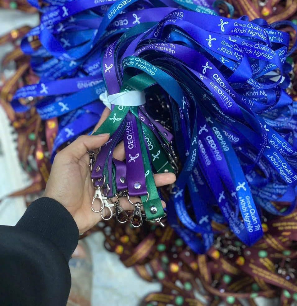 Dây đeo thẻ màu xanh dương