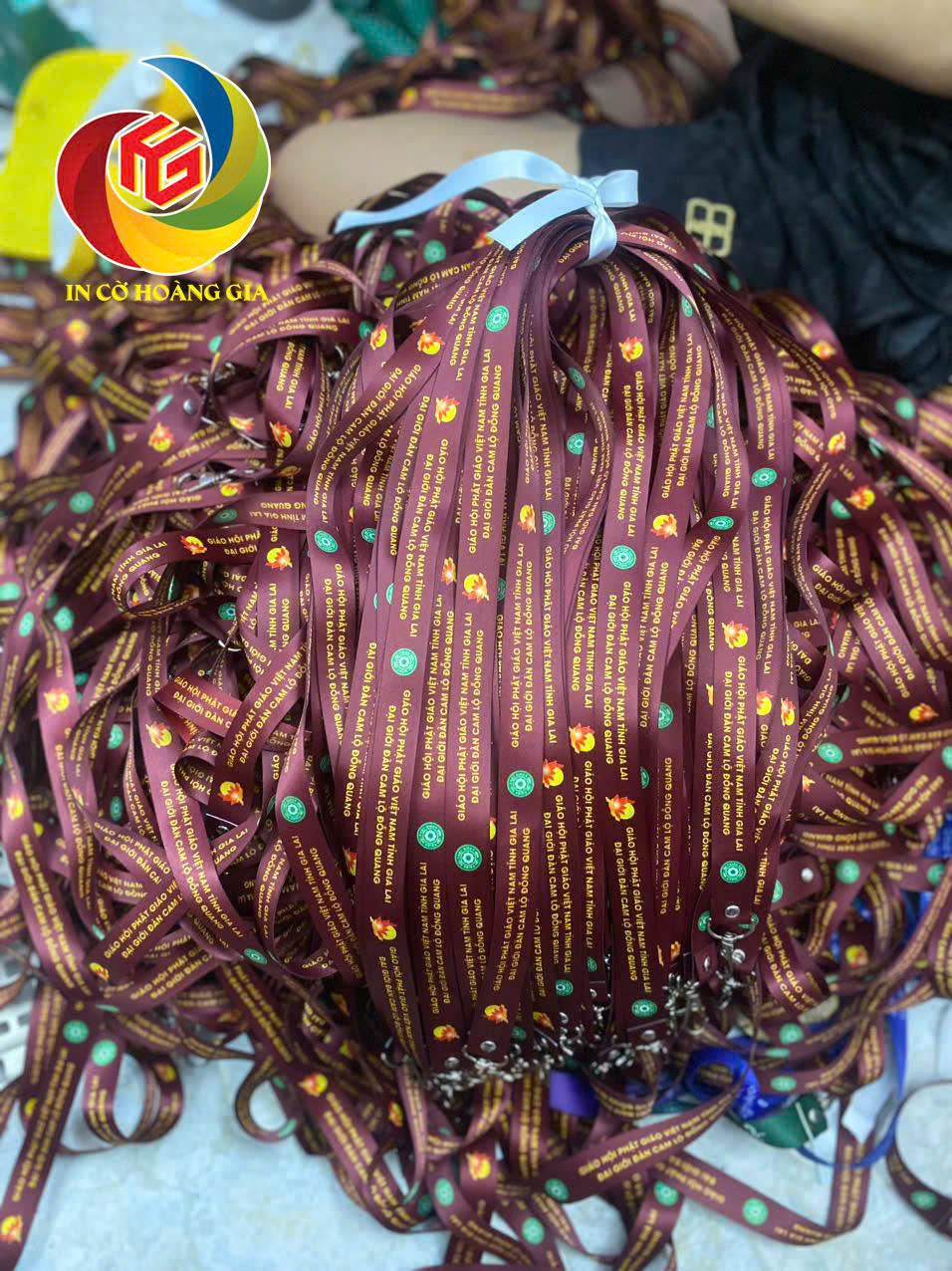 Đặt dây đeo thẻ theo yêu cầu