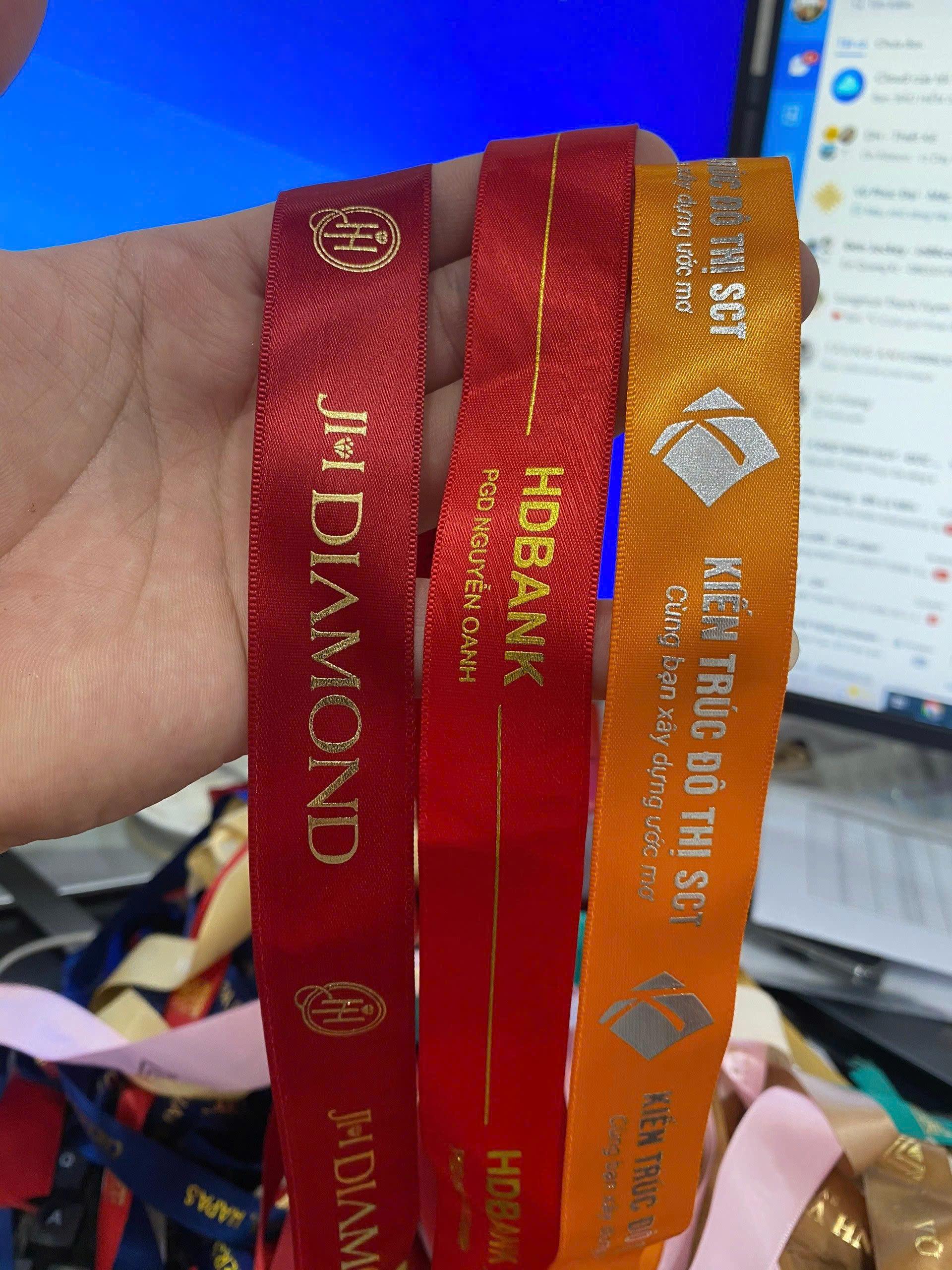 Băng rôn đeo đầu