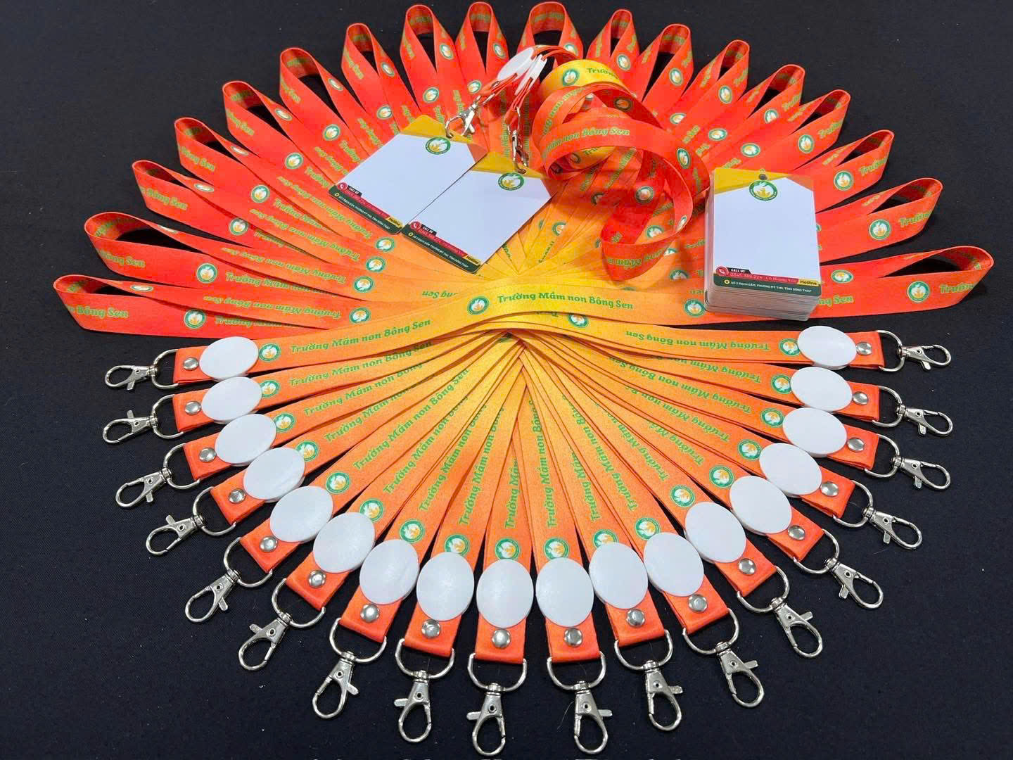 Dây đeo thẻ nhân viên