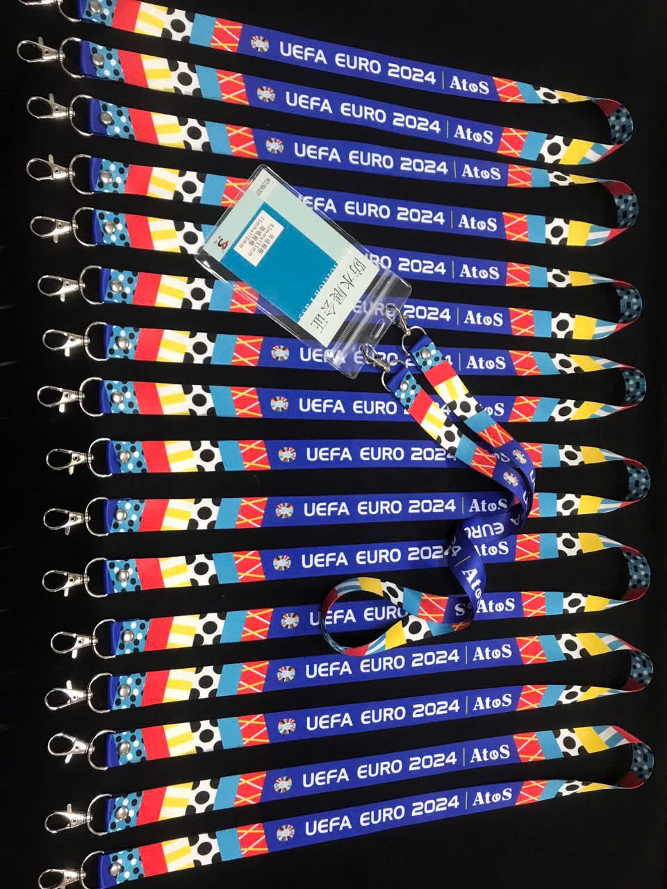 Đặt dây đeo thẻ theo yêu cầu