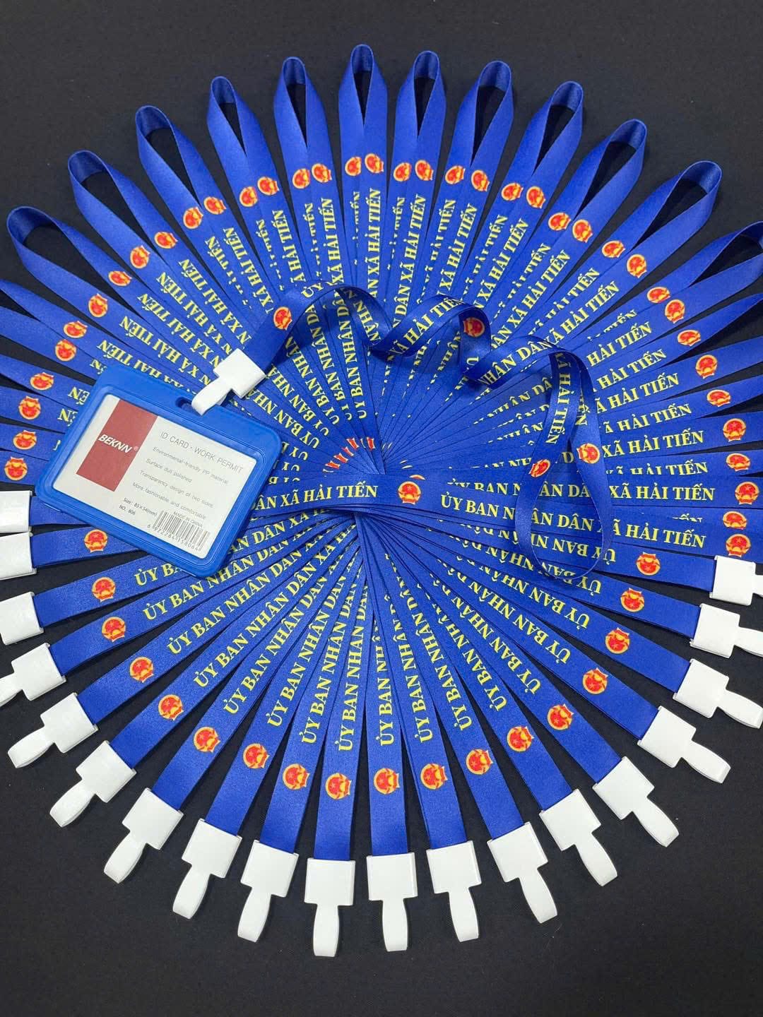 Dây đeo thẻ màu xanh dương