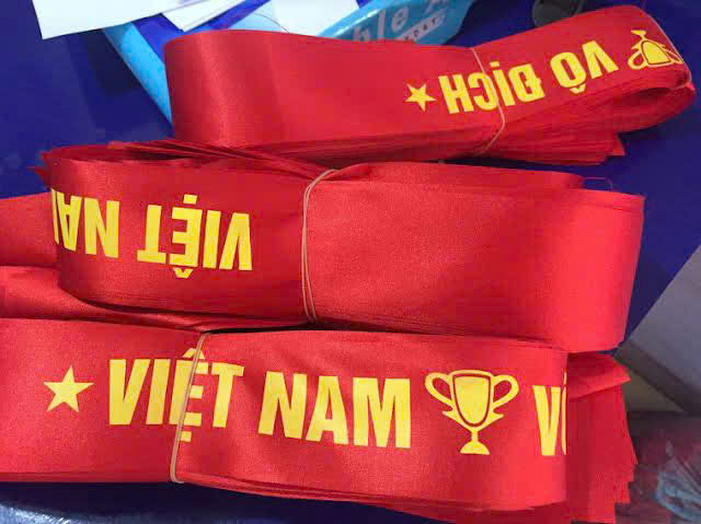 Băng rôn đeo đầu tôi yêu Việt Nam