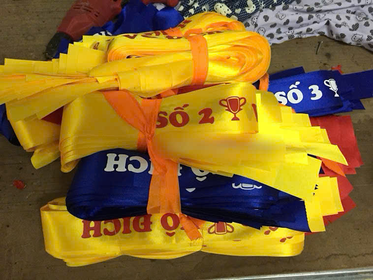 Mua băng rôn đeo đầu ở Hà Nội