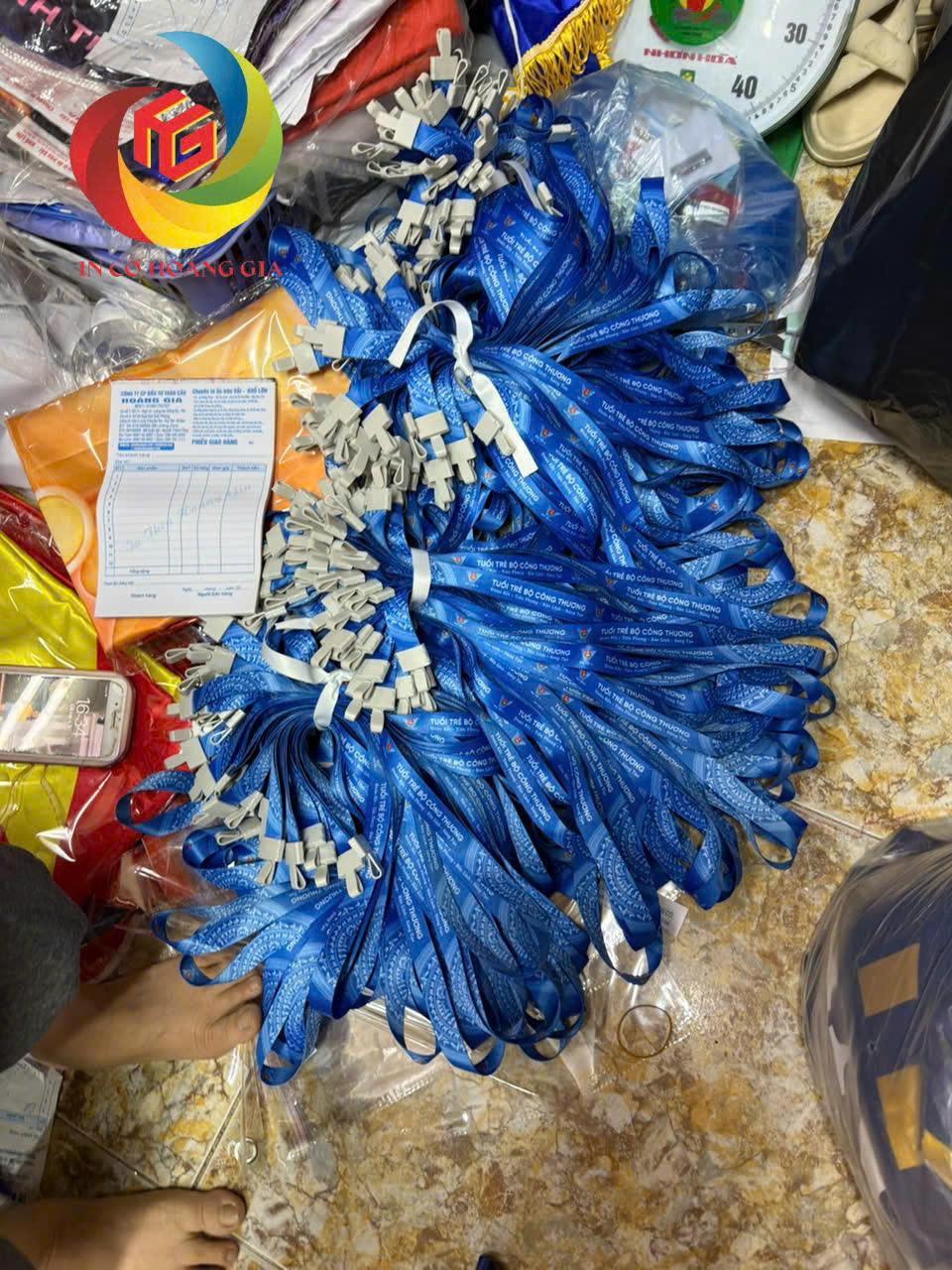 Đặt dây đeo thẻ theo yêu cầu